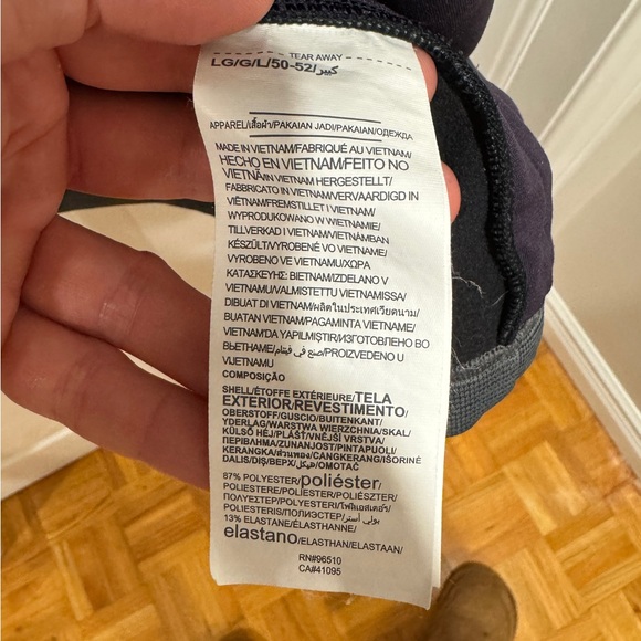 Under Armour Sweater - Picture 6 of 6